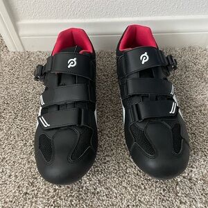 Peloton cycling shoes for peloton bike with cleats.